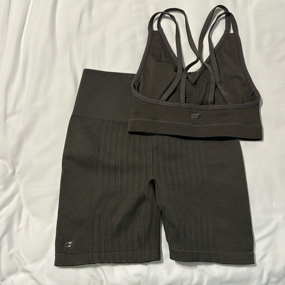 Khloe Kardashians Fabletics Seamless Rib Set (like new, never worn only washed)